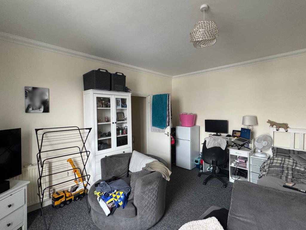 Lot: 41 - TWO TWO-BEDROOM AND TWO ONE-BEDROOM TOWN CENTRE FLATS FOR INVESTMENT - Reverse View in a First Floor Flat